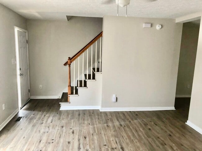 Building Photo - King George 3 Bedroom Townhouse