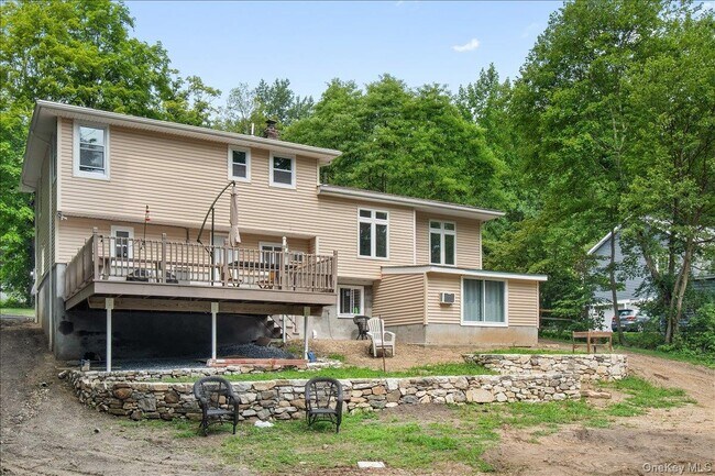 Building Photo - 674 Sprout Brook Rd
