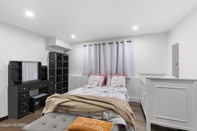 Building Photo - 741 Lakehurst Ave