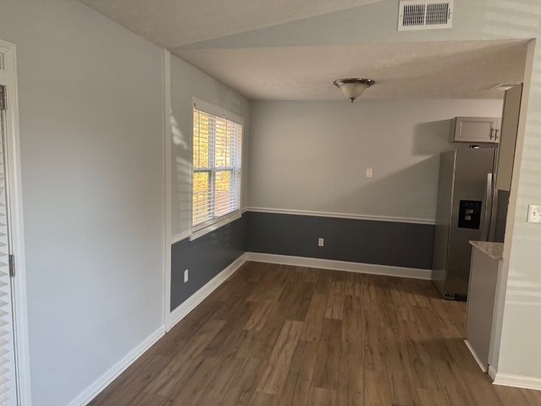 Building Photo - 530 Bell Rd SE