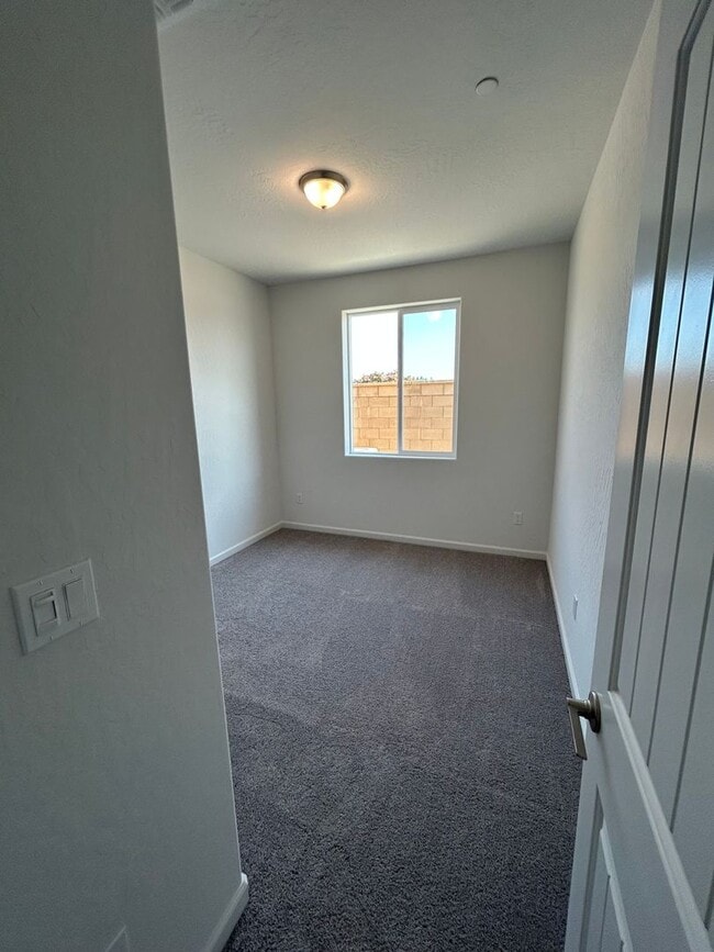 Building Photo - Beautiful Home Close to Sports Park