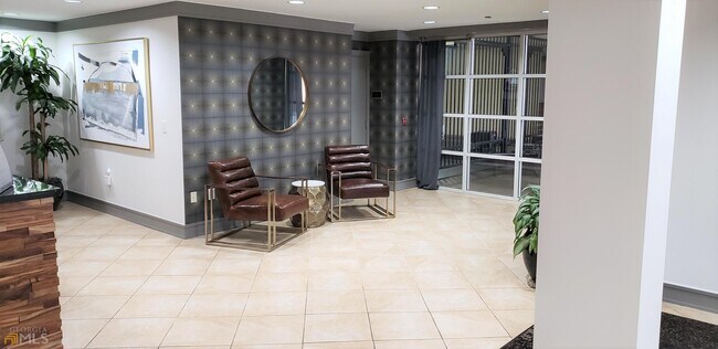 Building Photo - 1101 Juniper St NE