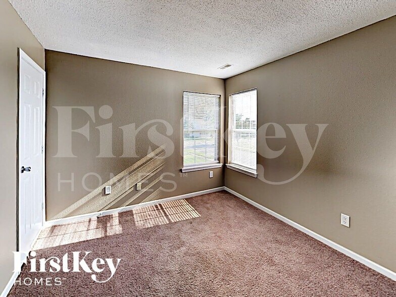 Building Photo - 353 Watercress Way
