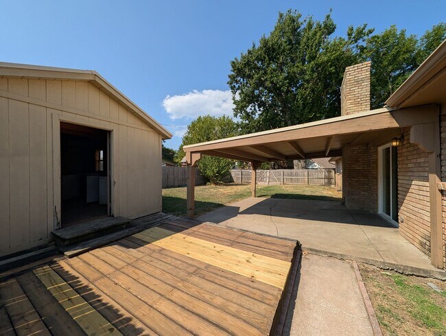Building Photo - 9406 E 38th St
