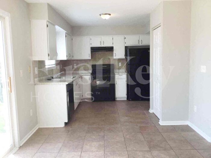 Building Photo - 21439 Georgetown Dr