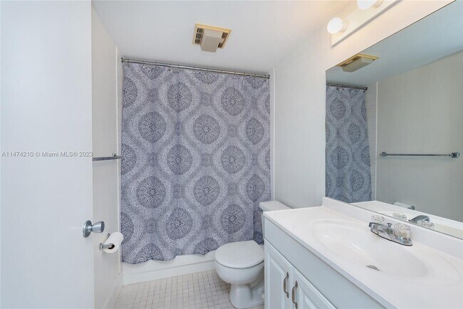 Building Photo - 1251 SW 125th Ave