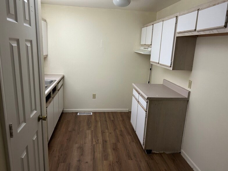 Building Photo - 608 Hope St