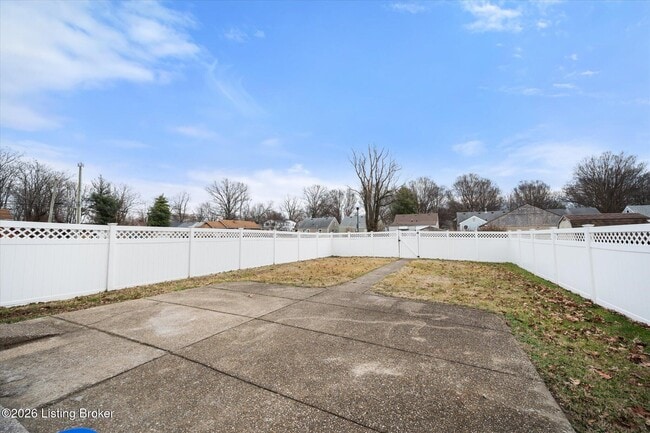 Building Photo - 1605 S 32nd St