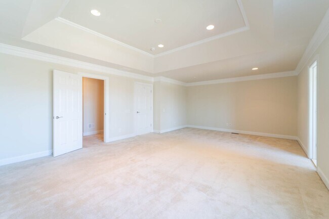 Building Photo - Gorgeous 3 Level Townhome