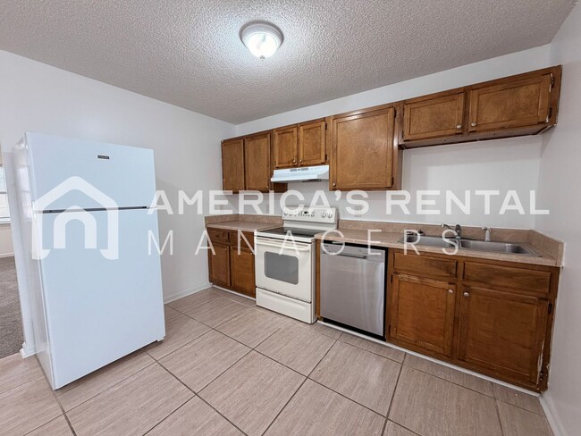 Building Photo - Updated Three Bedroom Two Bath Rental!