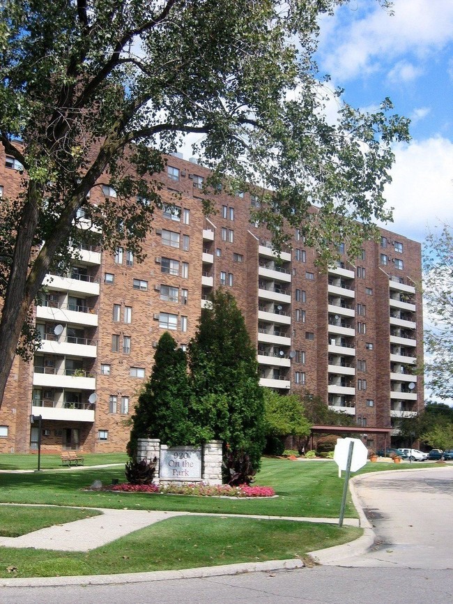 Building Photo - 920 On the Park