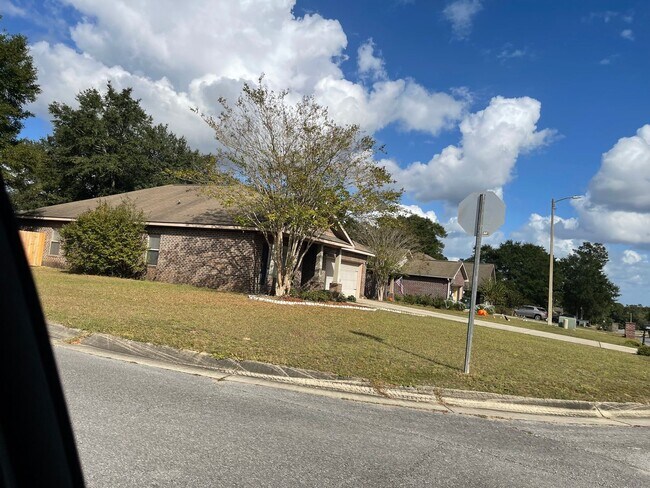 Building Photo - Beautiful 3BR/2BA Home in Rustic Ridge - Minutes from NAS Whiting Field