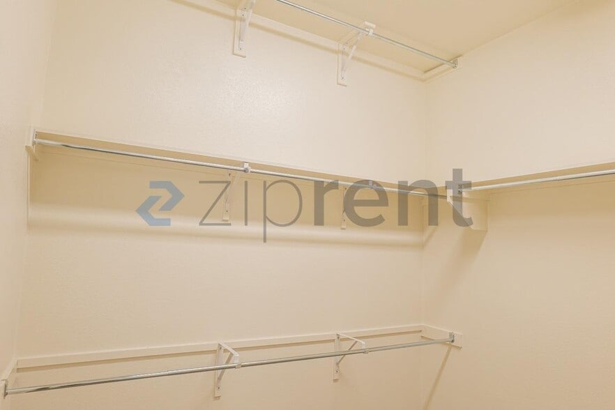 Building Photo - Unit