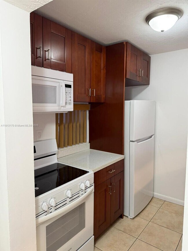 Primary Photo - 8560 N Sherman Cir