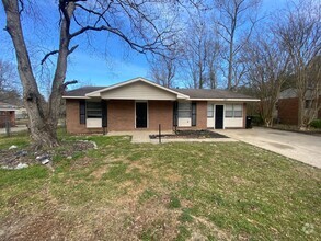 Building Photo - ***ON HOLD**East Columbus 4 Bedroom / 1 Ba...