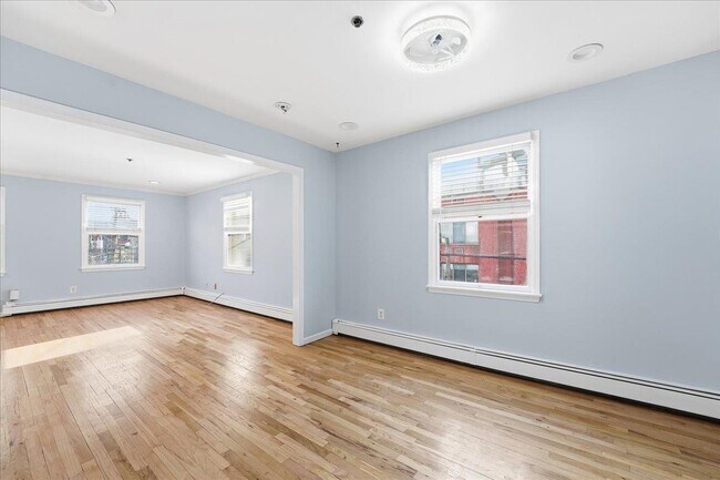 Building Photo - 600 Jefferson St