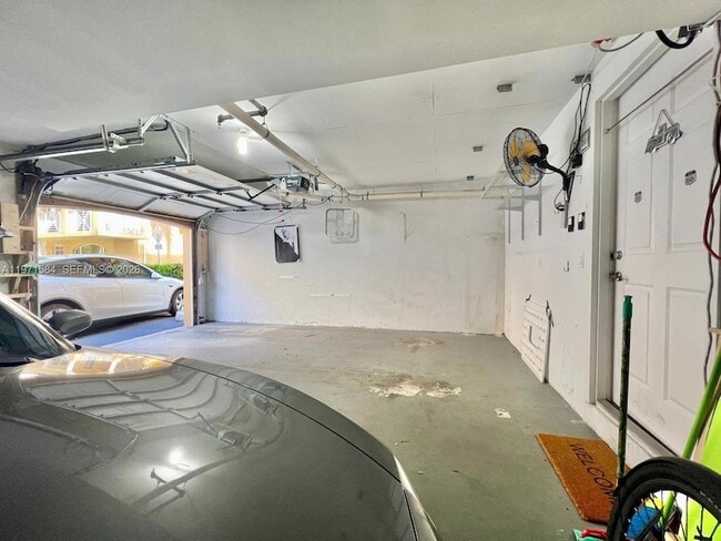 Building Photo - 18413 NE 27th Ct