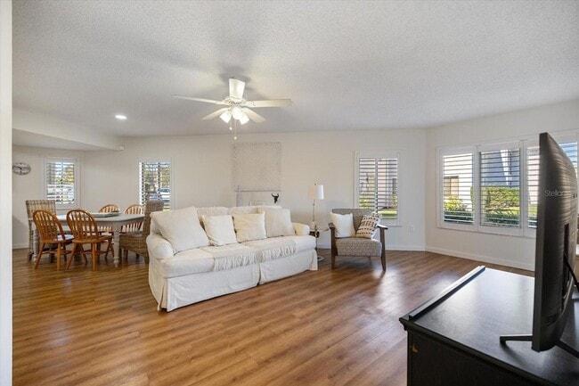 Building Photo - 822 Capri Isles Blvd