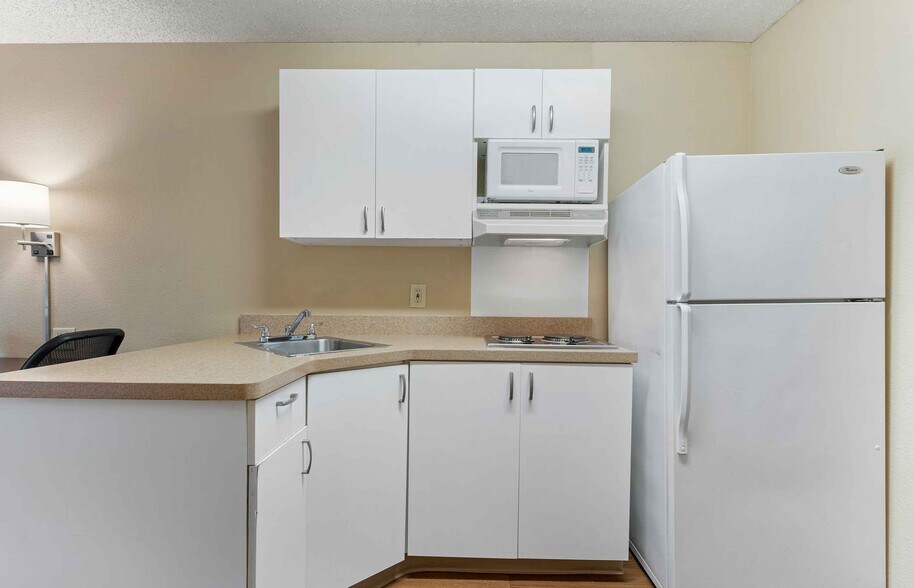 Building Photo - Furnished Studio-Richmond - Hilltop Mall