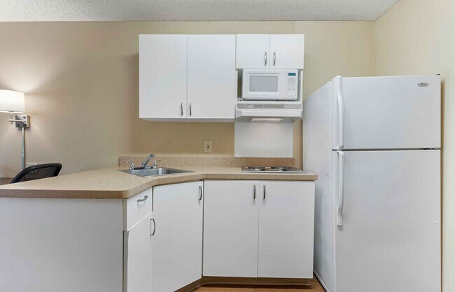 Building Photo - Furnished Studio-Richmond - Hilltop Mall