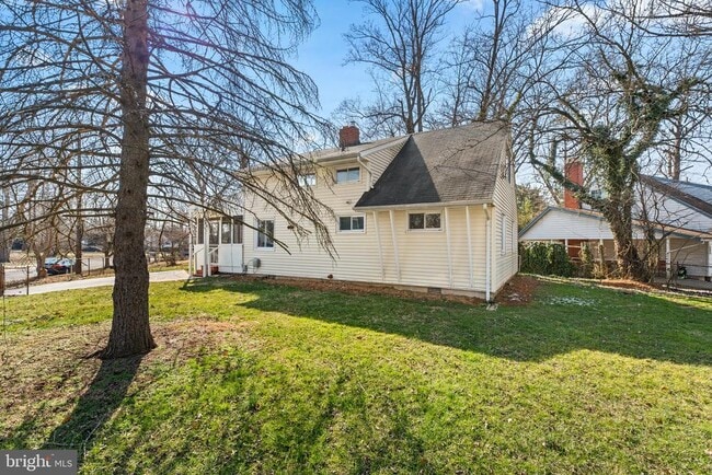 Building Photo - 204 Cedar Ln