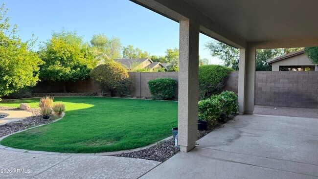 Building Photo - 1289 E Iris Dr
