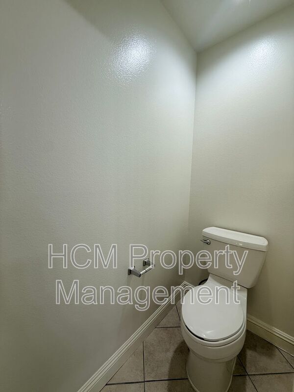 Building Photo - 827 S Shanada Ct