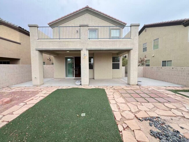 Building Photo - Nice 2 story house