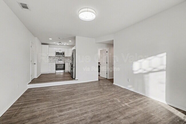 Building Photo - 1119 E McMillan St