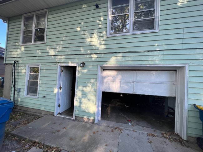 Building Photo - 132 Novak St