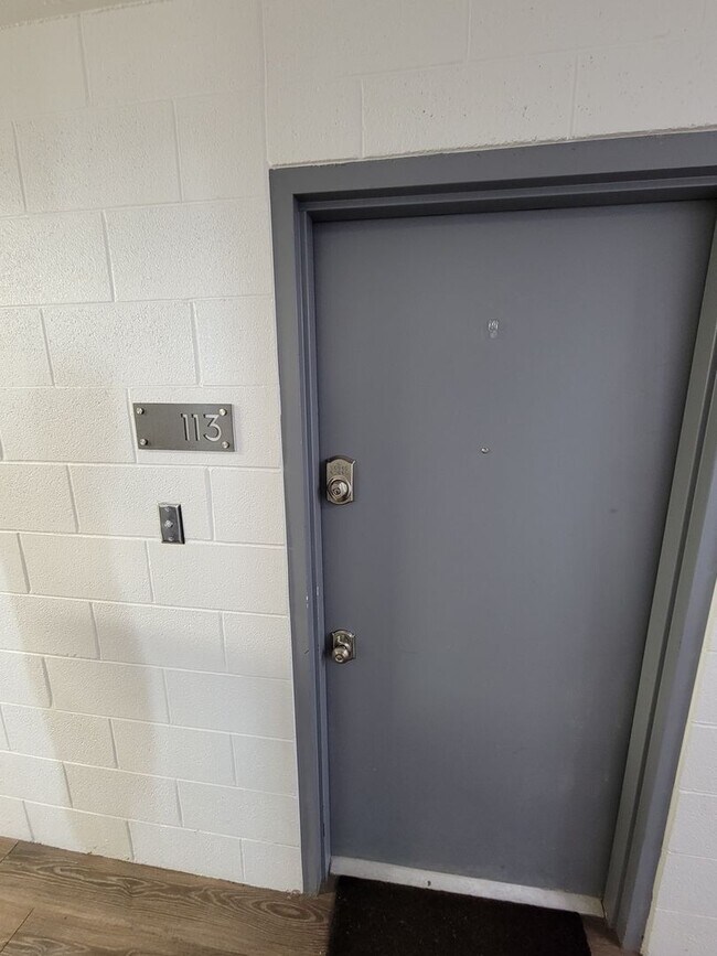 Building Photo - Studio Apartment - Available August 18th
