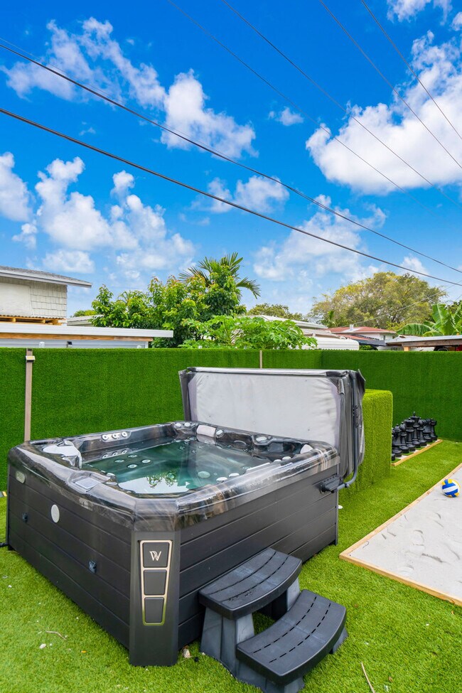 Building Photo - 1255 NE 199th St