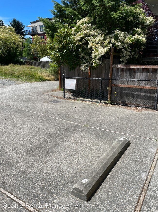 Building Photo - 1 br, 1 bath House - 6557 4th Ave NE  Unit #6