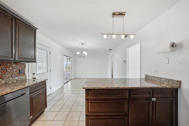 Building Photo - 503 Holt Cir