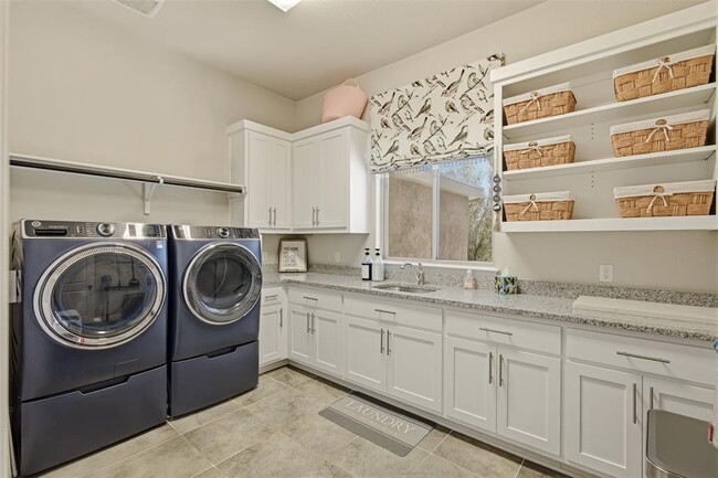 Building Photo - 654 Linden Lp