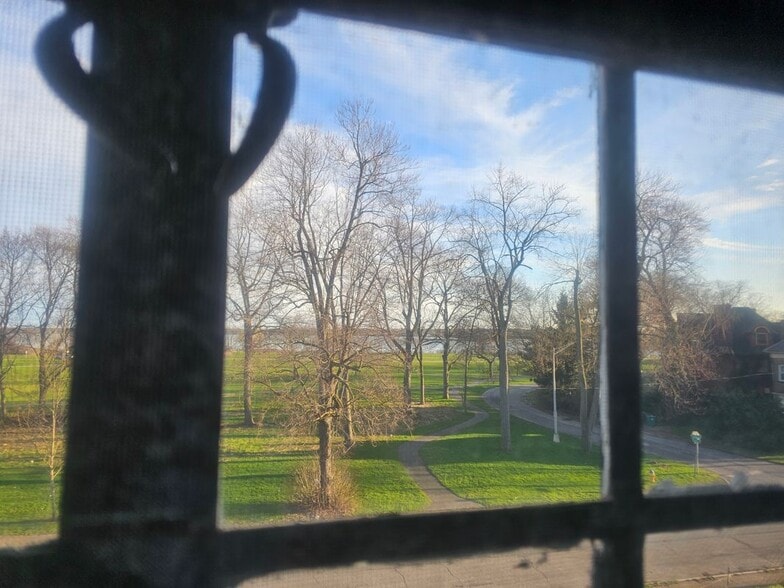 Building Photo - 714 Buffalo Ave