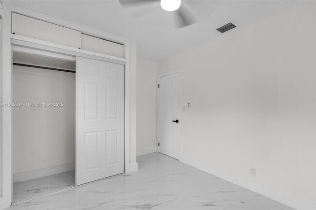 Building Photo - 6431 Roosevelt St