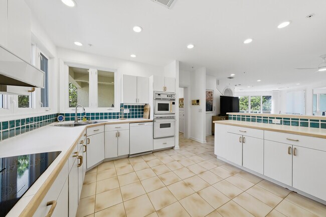 Building Photo - 4535 Coquina Rd
