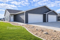 Building Photo - 598 Westwind Rd