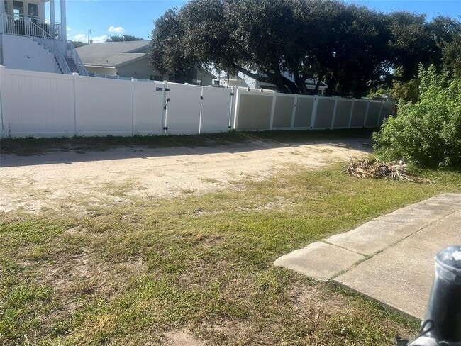 Building Photo - 1742 S Central Ave