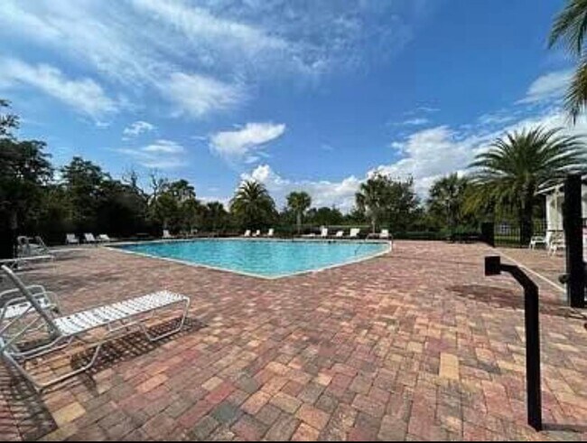 Building Photo - Beautiful 4 Bed 2 Bath Charmer For Rent!