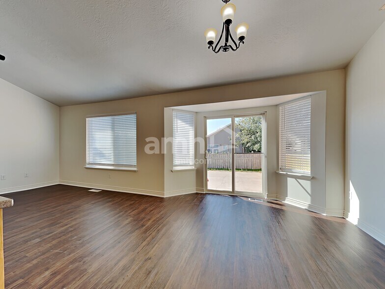 Building Photo - 3672 Nairn Dr