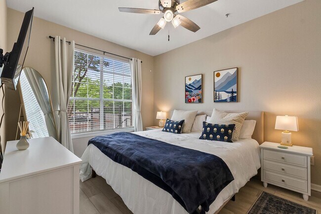 Building Photo - Midtown Village 2 Bed 2 Bath Condo! Available June 1st!
