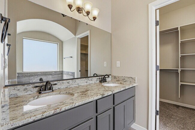 Building Photo - 2157 Honour Point Pl