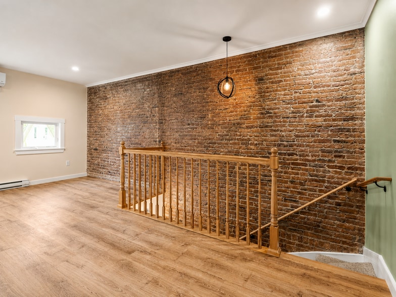 Building Photo - 46 Riverdale St
