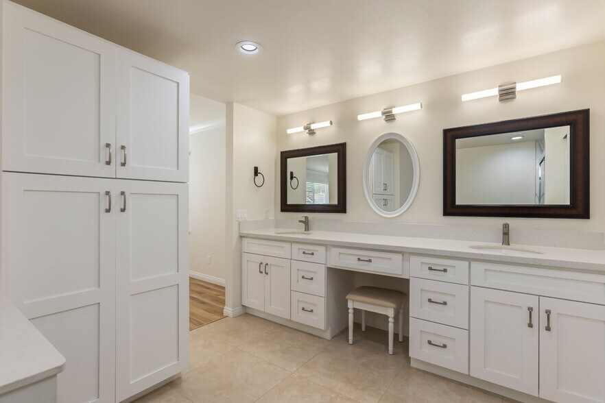 Building Photo - 10227 Autumn Leaf Cir