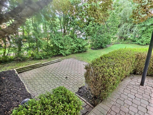Building Photo - 28618 Balmoral Way