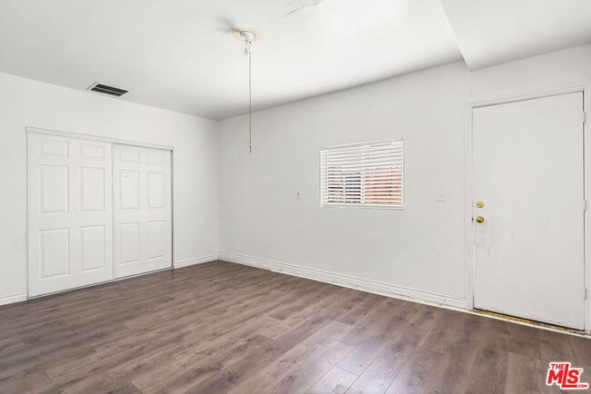 Building Photo - 10711 4 Bears Dr