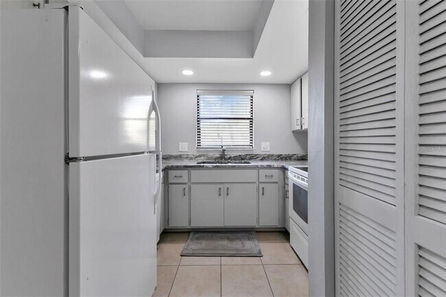 Building Photo - 14459 River Beach Dr