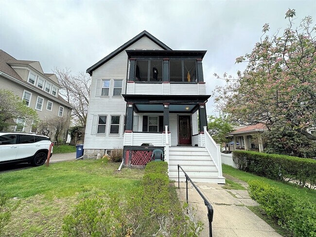 Building Photo - 17 Bentley St